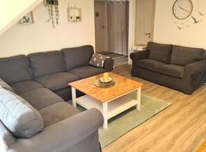 Living area - Apartment 'FeWo3' with Garden (Oesterdeichstrich)