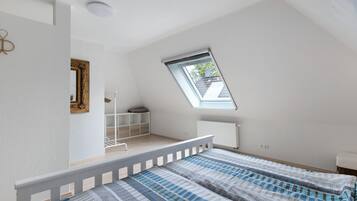 4 habitaciones, tabla de planchar con plancha, wifi y ropa de cama