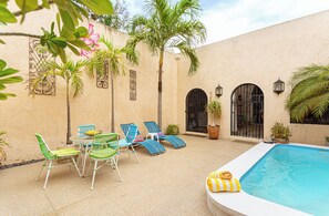 Terrace/patio - Exquisite colonial 2-bedroom house in peaceful Mérida with pool! (Mérida)