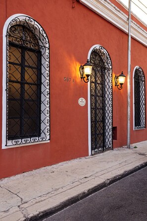 Exterior detail - Exquisite colonial 2-bedroom house in peaceful Mérida with pool! (Mérida)