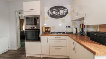 Cookware/dishes/utensils
