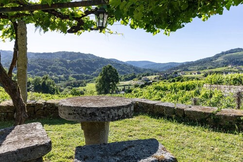 CDC Casa do Capitán Leiro: Relax Among Vineyards and Forests in Ribeiro