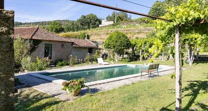 CDC Casa do Capitán Leiro: Relax Among Vineyards and Forests in Ribeiro