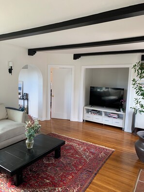 Living area - Charming apartment with an ocean view in Santa Monica (Santa Monica)