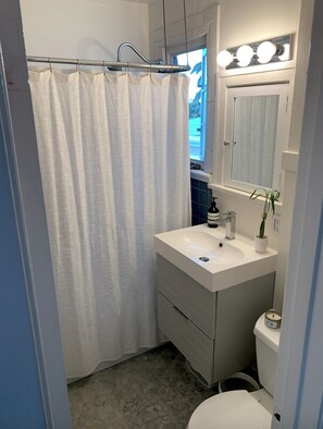 Bathroom - Charming apartment with an ocean view in Santa Monica (Santa Monica)