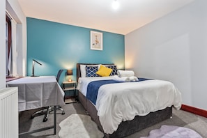 Room - Spacious 3BR+1.5B flat steps away from Paddington Stations (London)