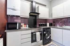 Private kitchen - Spacious 3BR+1.5B flat steps away from Paddington Stations (London)