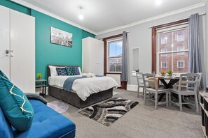 Room - Spacious 3BR+1.5B flat steps away from Paddington Stations (London)