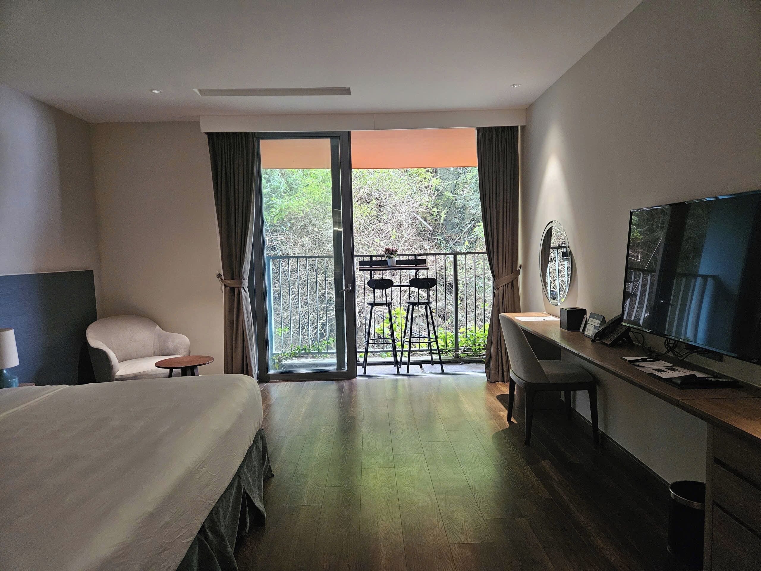 Deluxe Room, Balcony, Mountain View