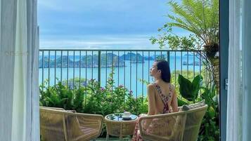 Luxury Double Room, Balcony, Beach View | Property grounds