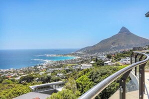 Property grounds - Entabeni Guest House : Superior Double or Twin Room with Sea View (Cape Town)