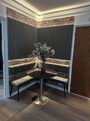 Interior - Apartment Sleeps 4 With Enclosed Garden (St Albans)