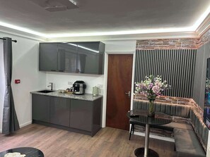 Interior - Apartment Sleeps 4 With Enclosed Garden (St Albans)
