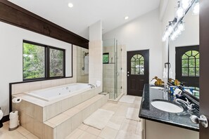Shower, hair dryer, towels, soap - Vail Valley Escape | Hot Tub + Game Room + Views (Vail)