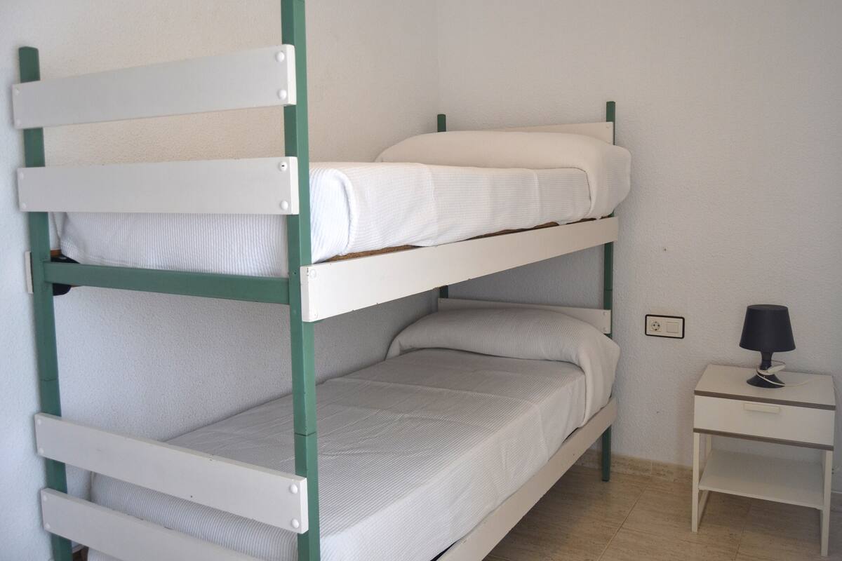 Safe på rommet, strykejern/-brett og wi-fi (inkludert)