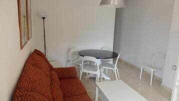 Apartament, vistes parcials al mar | Sala d'estar