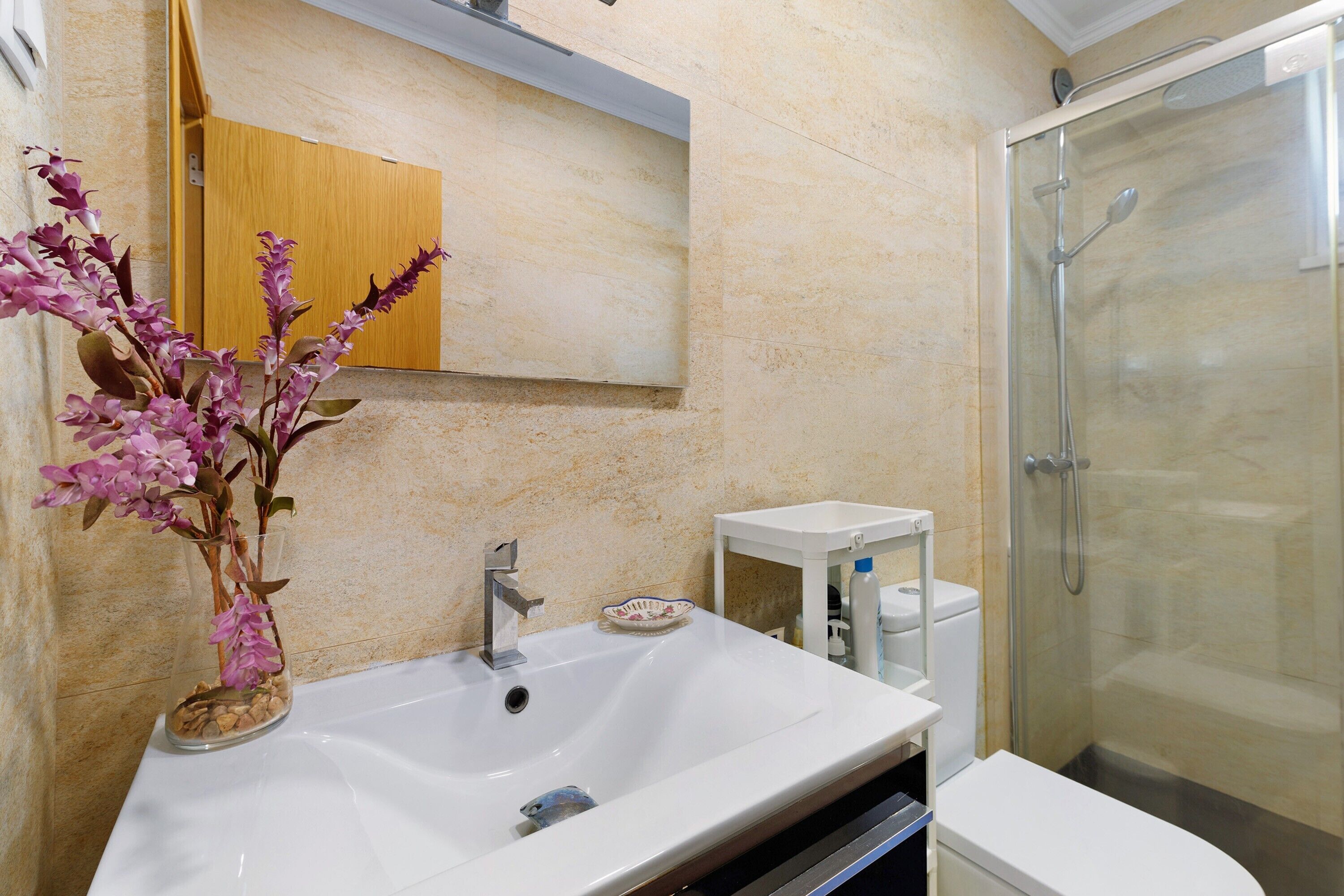 Een douche, handdoeken