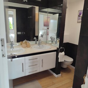 Bathroom - Vrbo Property (Puerto de la Cruz)