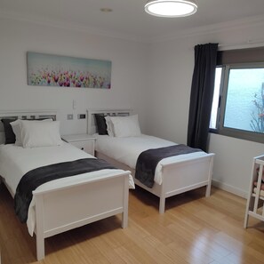4 bedrooms, iron/ironing board, WiFi, bed sheets