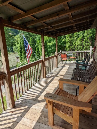 3-bedroom cabin Riverfront Cabin in the New River Gorge National Park & Preserve