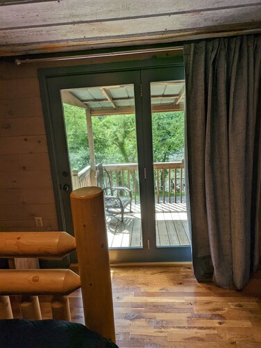 3-bedroom cabin Riverfront Cabin in the New River Gorge National Park & Preserve
