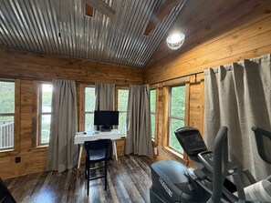 Fitness facility - NEW Rustic Lakefront Retreat/Waterfall/5 BR (Jasper)
