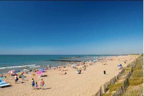 Beach nearby, sun-loungers - Vias - Villa 3 Palmiers -piscine chauffée - 8 pers (Vias)