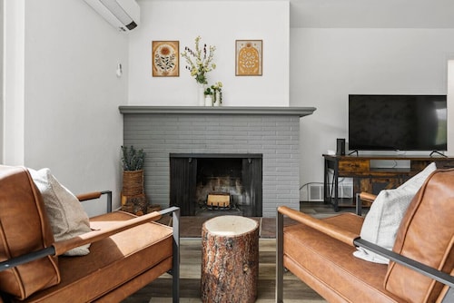 Newly Renovated Reno Oasis: Cozy Fireplace & 2BR
