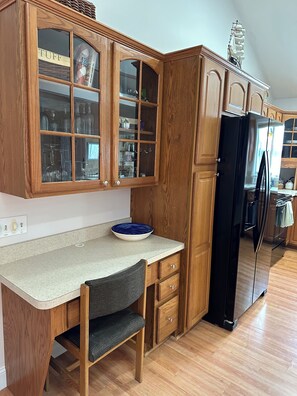 Private kitchen - Beautiful Lakeside Apt between Boston and Cape Cod (Pembroke)