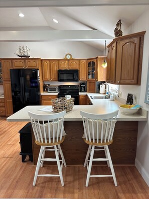 Private kitchen - Beautiful Lakeside Apt between Boston and Cape Cod (Pembroke)