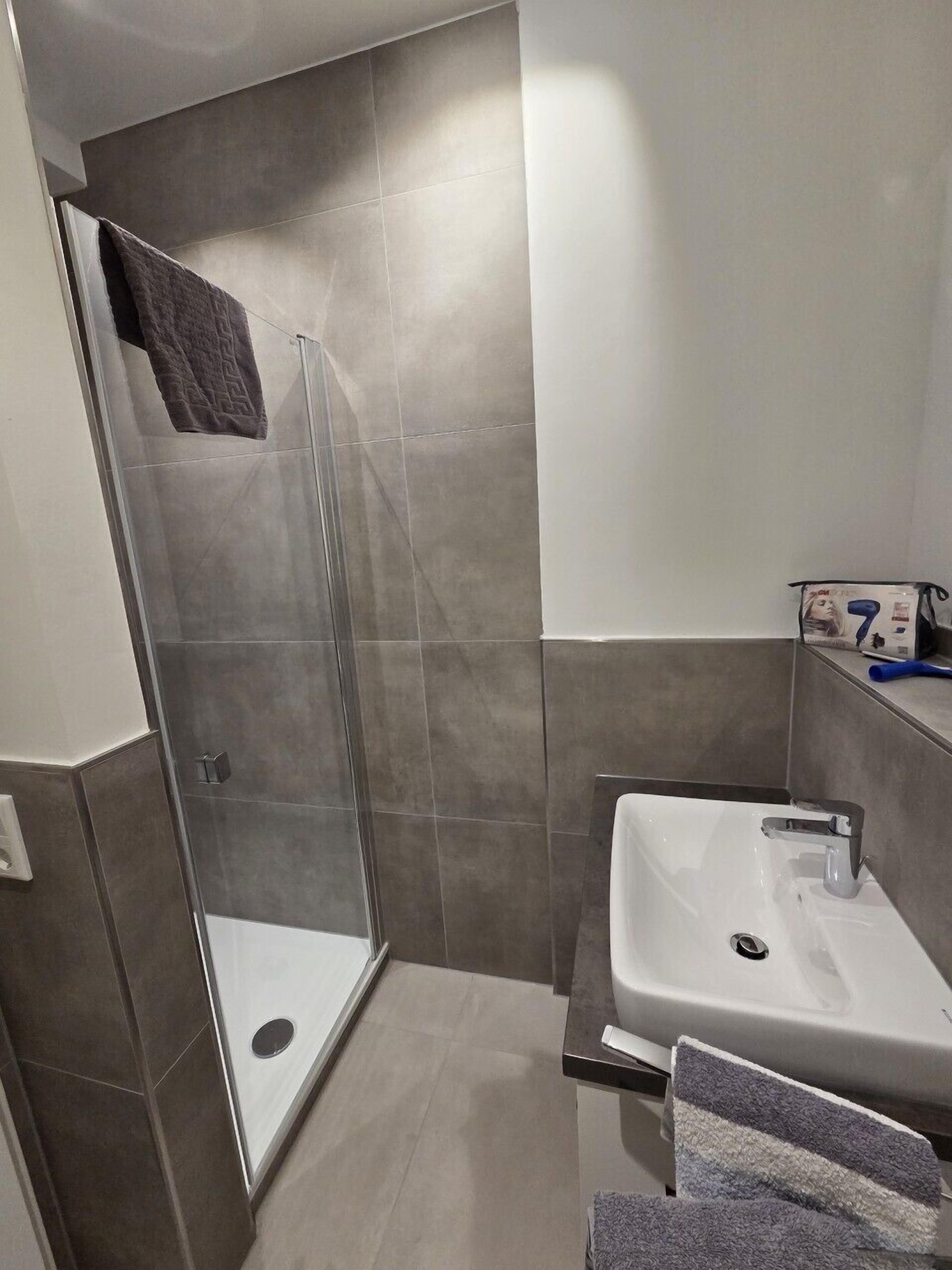 Hair dryer, towels