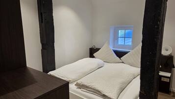 2 bedrooms, free WiFi, bed sheets, wheelchair access