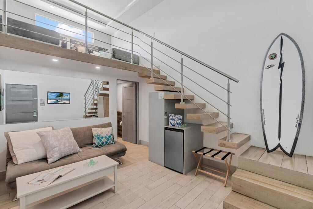 Habitación Confort con 2 camas individuales, vista parcial al océano | Área de sala de estar