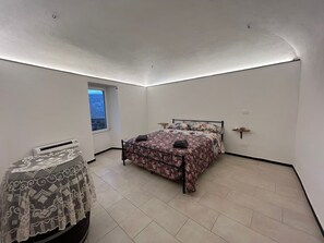 4 quartos, ferros/tábuas de passar roupa, Wi-Fi, roupa de cama