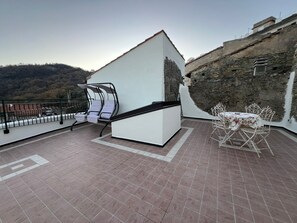 Outdoor dining - Vrbo Property (Calice Ligure)