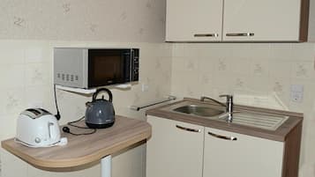 Apartment, Garden View | Private kitchen