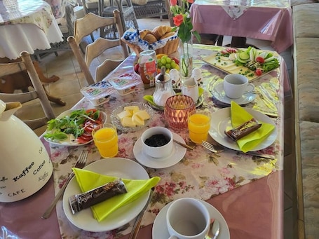 Dining. Gasthof und Eiscafe Frank