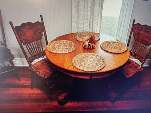 Dining - Charming 2-bedroom cottage in Crane, MO (Crane)