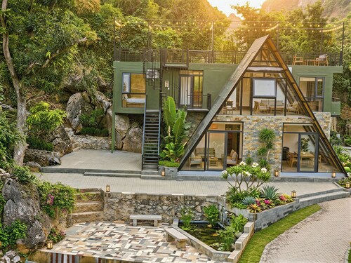 Cat Ba Fishing Village Bay House