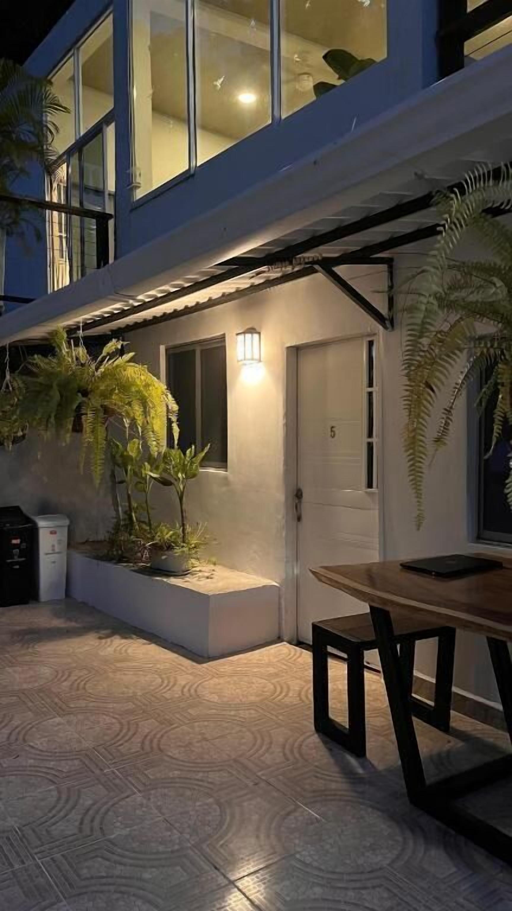 Superior Villa, Patio, Courtyard View | Outdoor dining