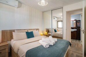 1 bedroom, desk, iron/ironing board, WiFi - Beachfront | Panoramic Sea Views + Private Parking (Benalmádena)