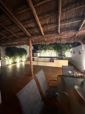 Outdoor dining - Beautiful house next to the beach (Cancún)