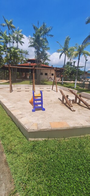 Children's area - Chalet Club Ubatuba 6p swimming pools  (Ubatuba)
