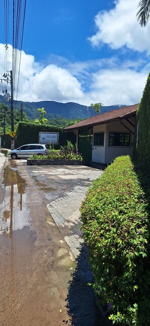 Property grounds - Chalet Club Ubatuba 6p swimming pools  (Ubatuba)