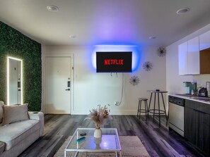 TV - Dallas Vibes • Stylish 1BR • Free Parking • Central (Dallas)