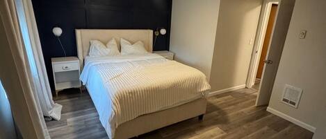 2 habitaciones, tabla de planchar con plancha, wifi y ropa de cama