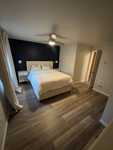 Cozy 2-bedroom condo in peaceful Arlington with AC