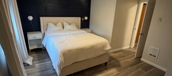Cozy 2-bedroom condo in peaceful Arlington with AC
