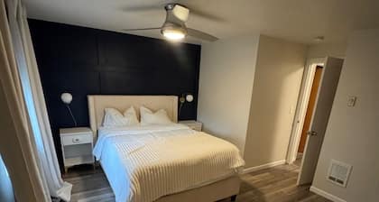 Cozy 2-bedroom condo in peaceful Arlington with AC