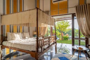 3 bedrooms, iron/ironing board, WiFi, bed sheets - A River Front Villa with Pool (Porvorim)